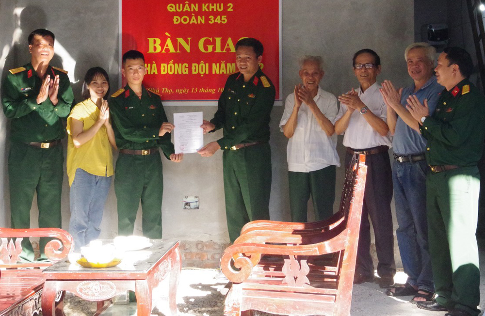 Đoàn Kinh tế - Quốc phòng 345 bàn giao “Nhà đồng đội”